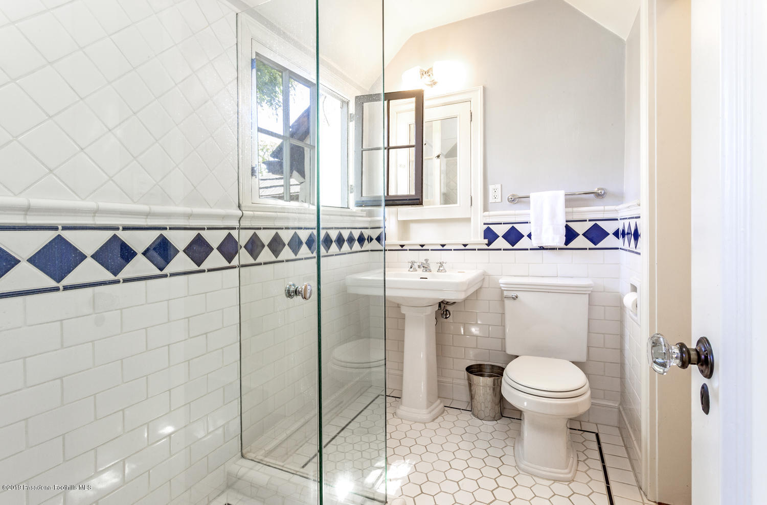 884 South Arroyo Boulevard Pasadena, CA 91105 - Photo 24 of 33 29