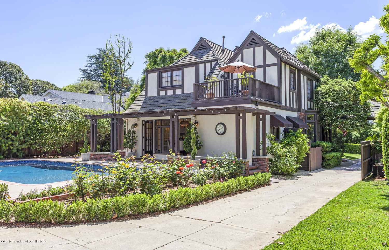 884 South Arroyo Boulevard Pasadena, CA 91105 - Photo 29 of 33 56