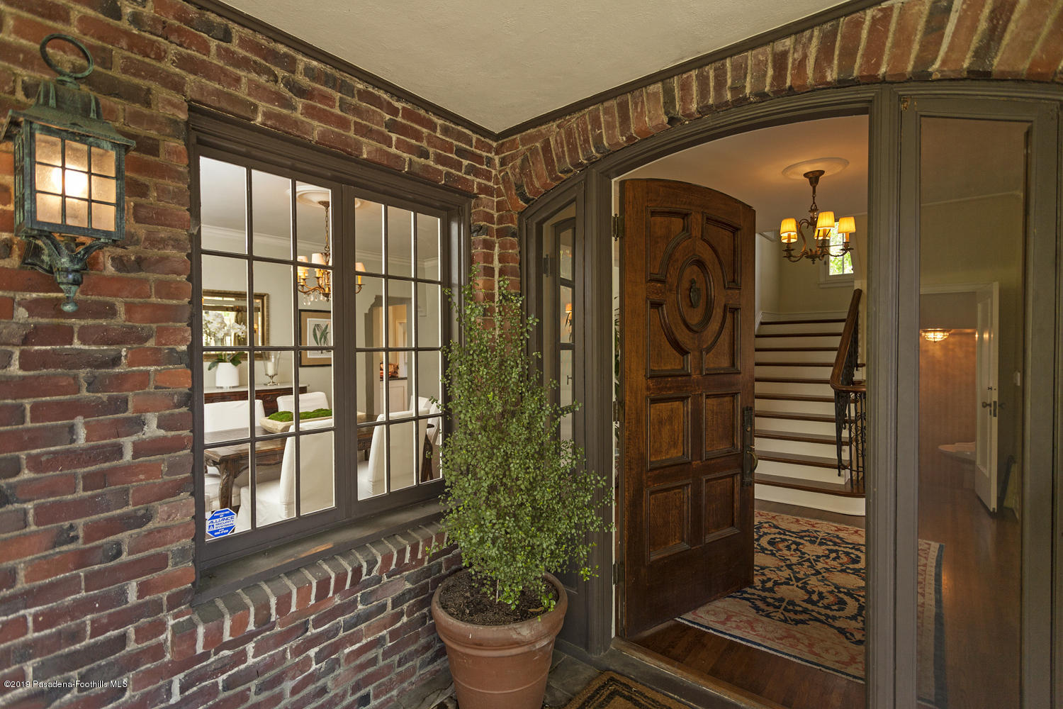 884 South Arroyo Boulevard Pasadena, CA 91105 - Photo 4 of 33 13