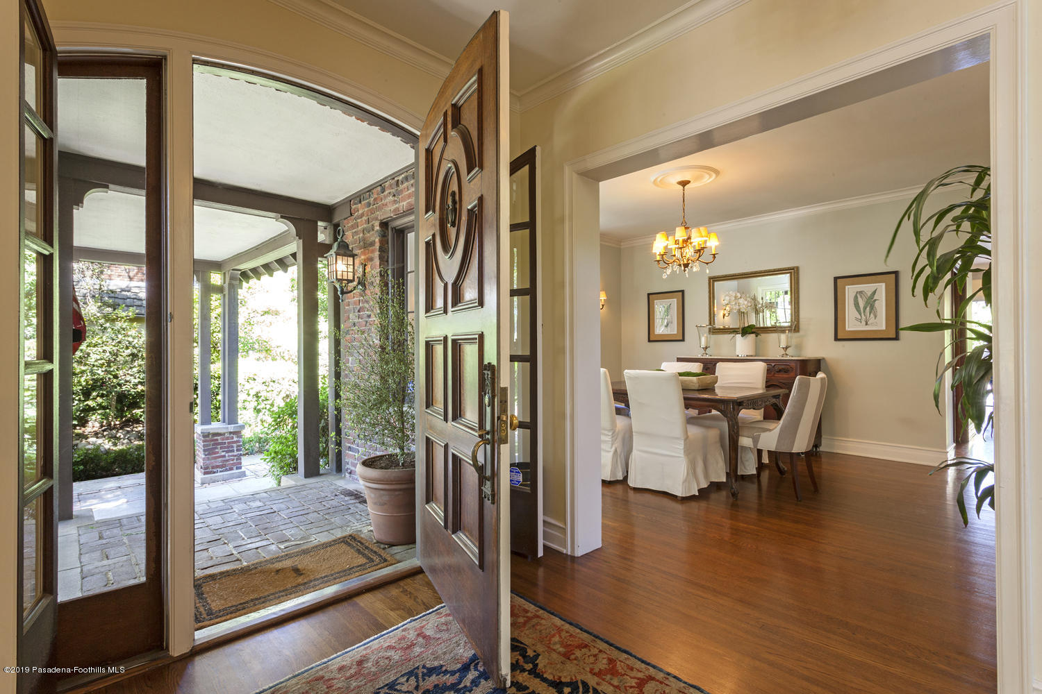 884 South Arroyo Boulevard Pasadena, CA 91105 - Photo 5 of 33 15