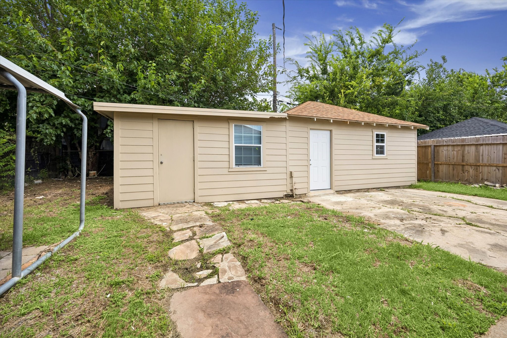 1409 Pearson Street Houston, TX 77023 - Photo 12 of 14 The detached garage. Left door offers a storage room or could be used as office or flex space. Right door includes washer and dryer connections.