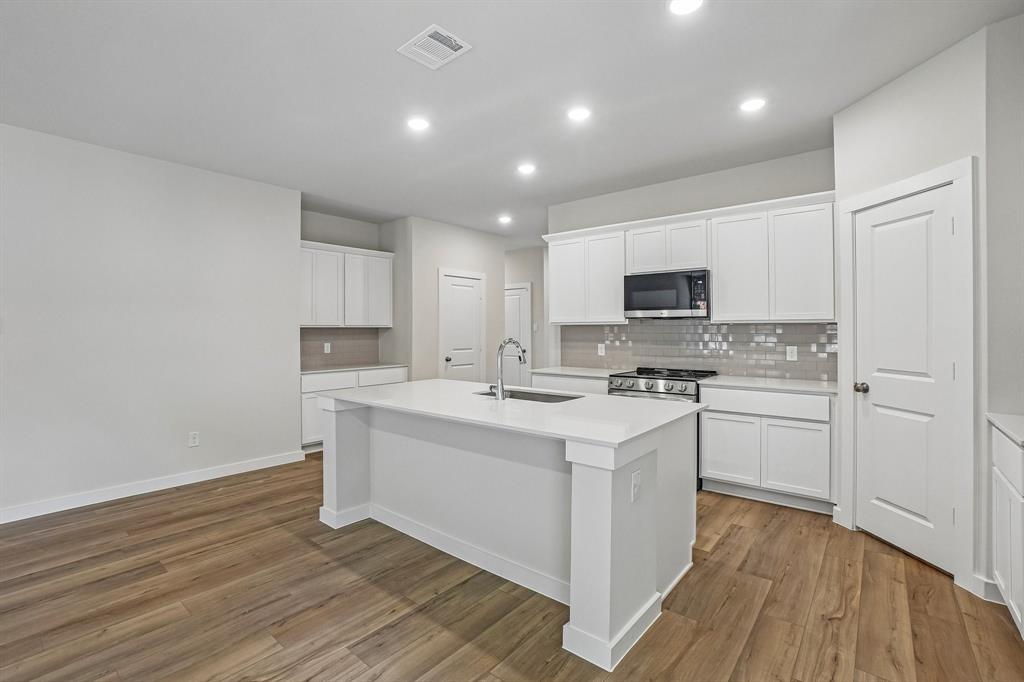369 Declan Street Springtown, TX 76082 - Photo 15 of 37
