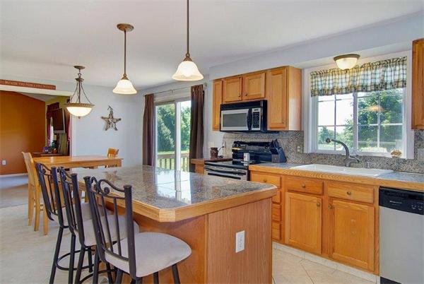 203 Paxton Road Spencer, MA 01562 - Photo 3 of 27 Gallery Image 3