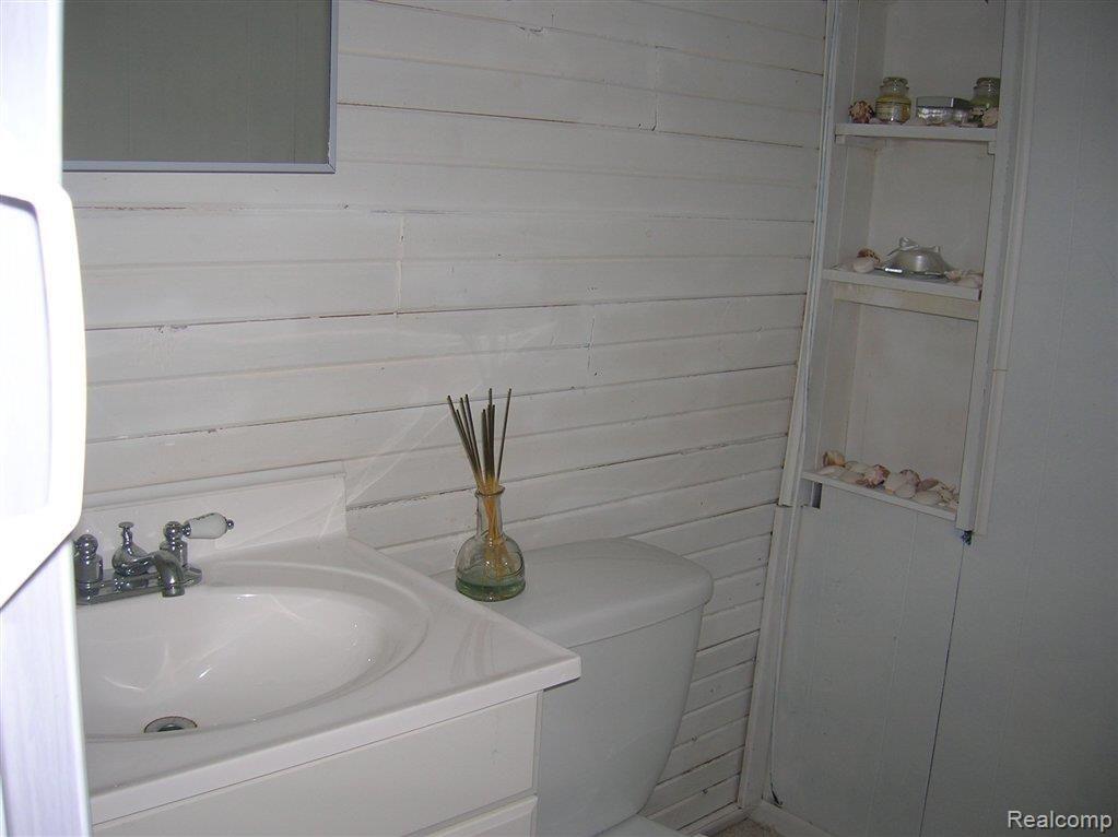 1094 Hampton Road Grosse Pointe, MI 48236 - Photo 16 of 24 Picture 014.jpg