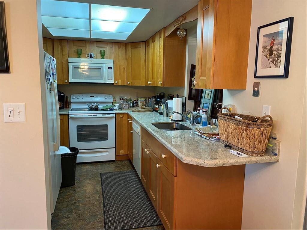 2741-2745 Northeast 30th Avenue Lighthouse Point, FL 33064 - Photo 9 of 18 2741 and 2745 NE 30th Ave - kitchen