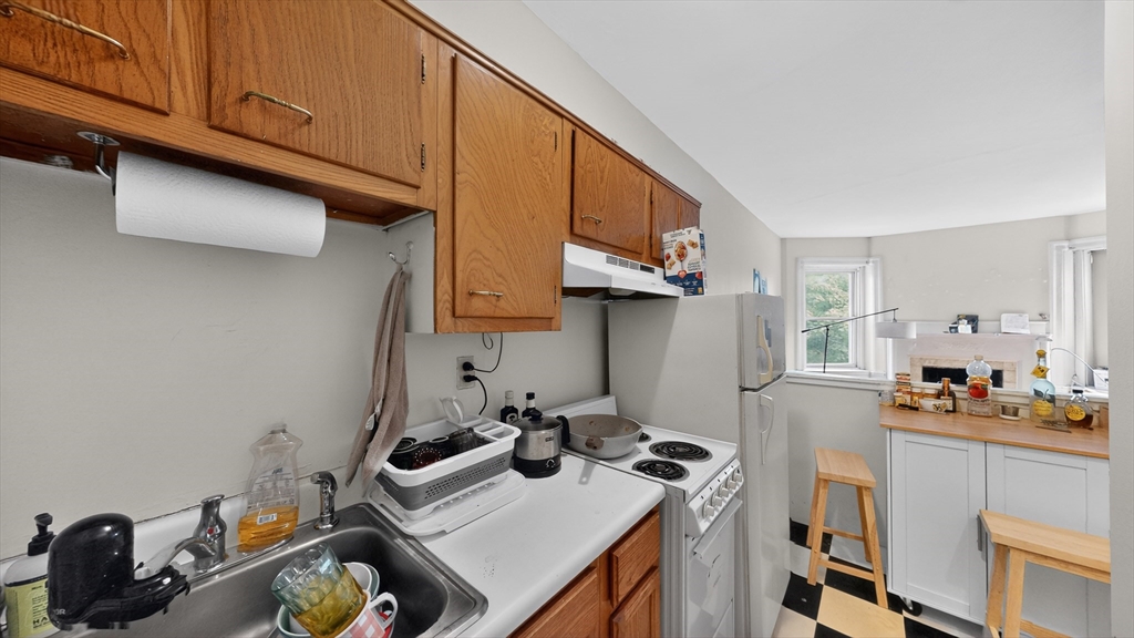 1071 Beacon Street, Unit 6 Brookline, MA 02446 - Photo 7 of 10