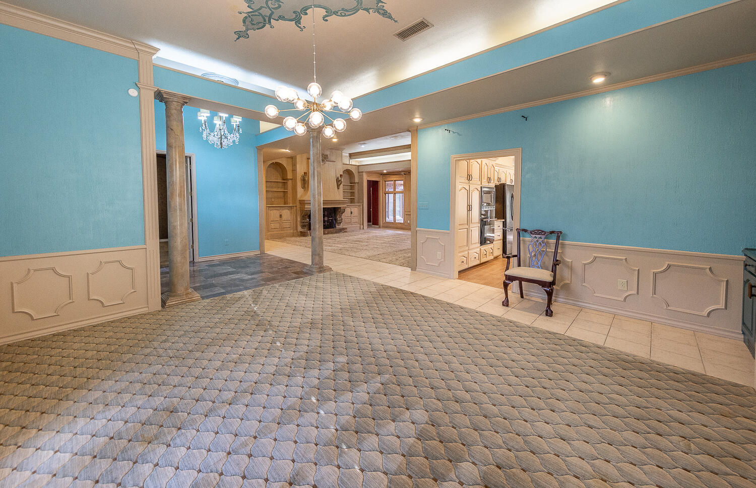 6604 3rd Street Lubbock, TX 79416 - Photo 9 of 46 a living room with furniture