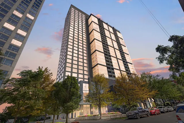 $425,000 | 1901 South Calumet Avenue, Unit 2205, Chicago, IL 60616