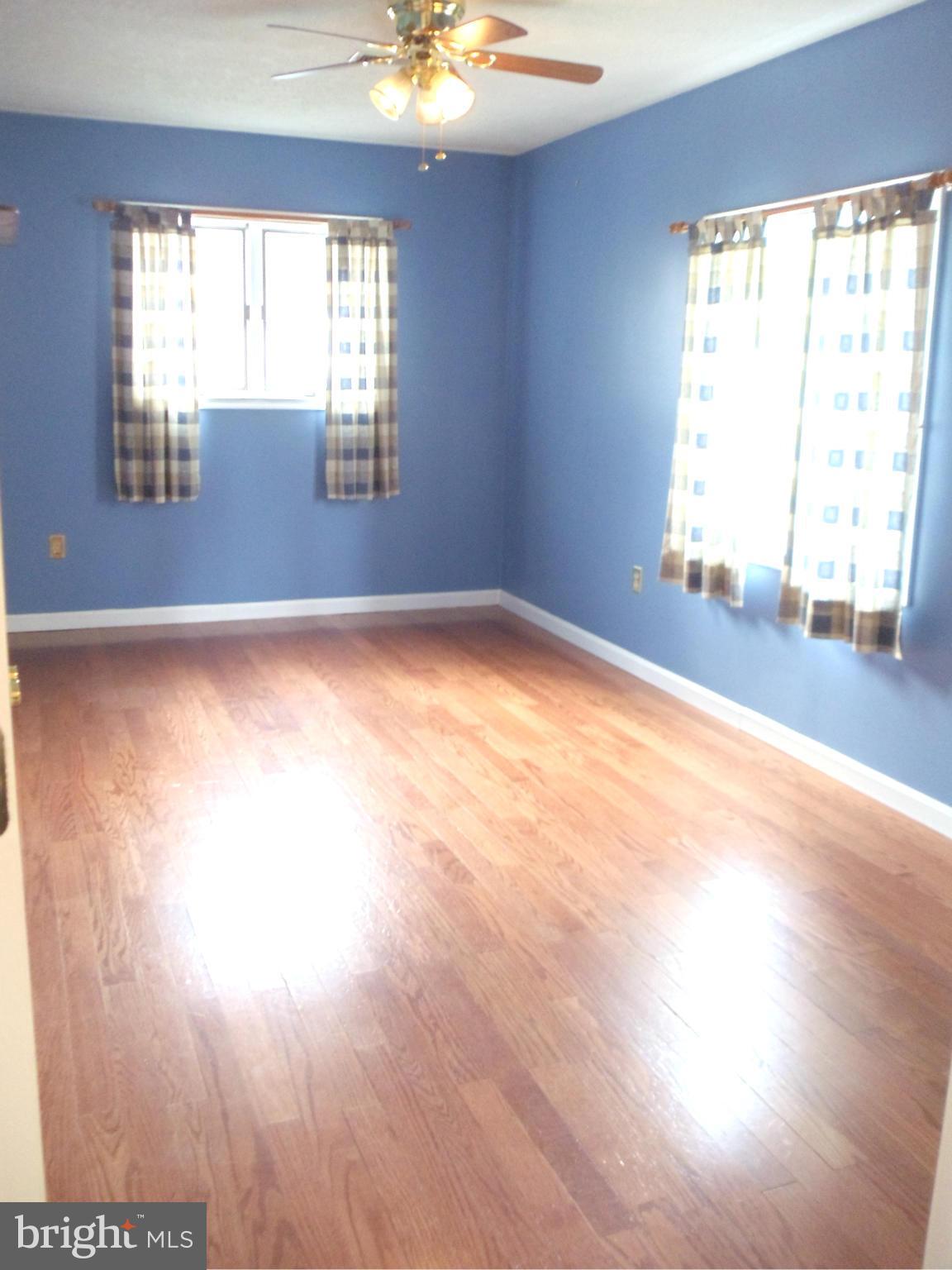 180 Chelsea Road Pasadena, MD 21122 - Photo 19 of 30 First floor office or storage room