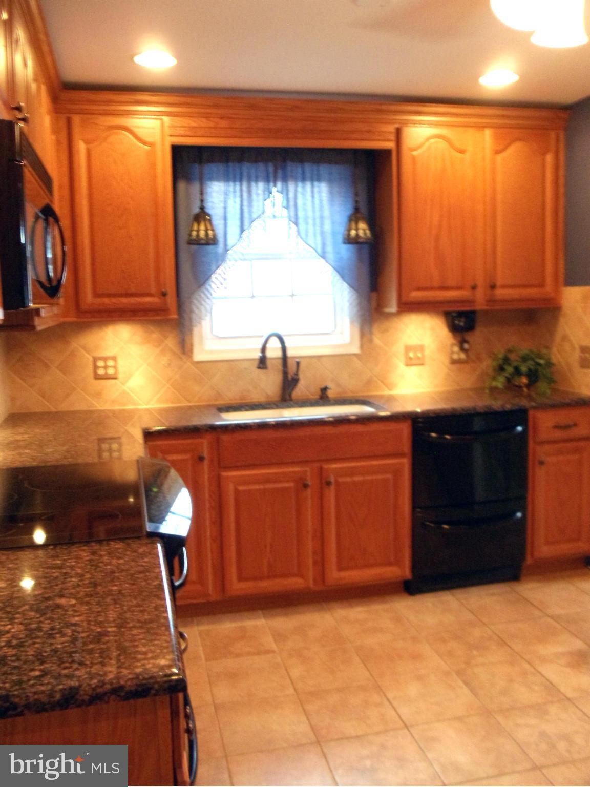 180 Chelsea Road Pasadena, MD 21122 - Photo 3 of 30 Tons of cabinets & great appliances!