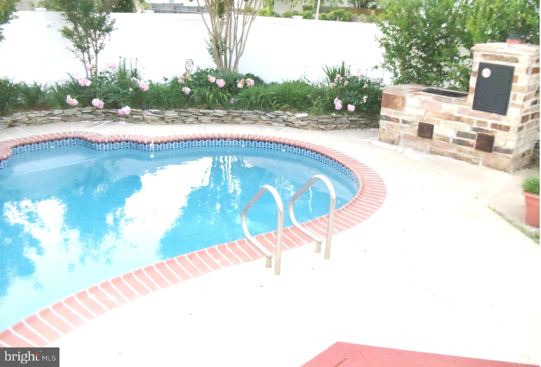 180 Chelsea Road Pasadena, MD 21122 - Photo 24 of 30 In-ground pool, w/outdoor grill