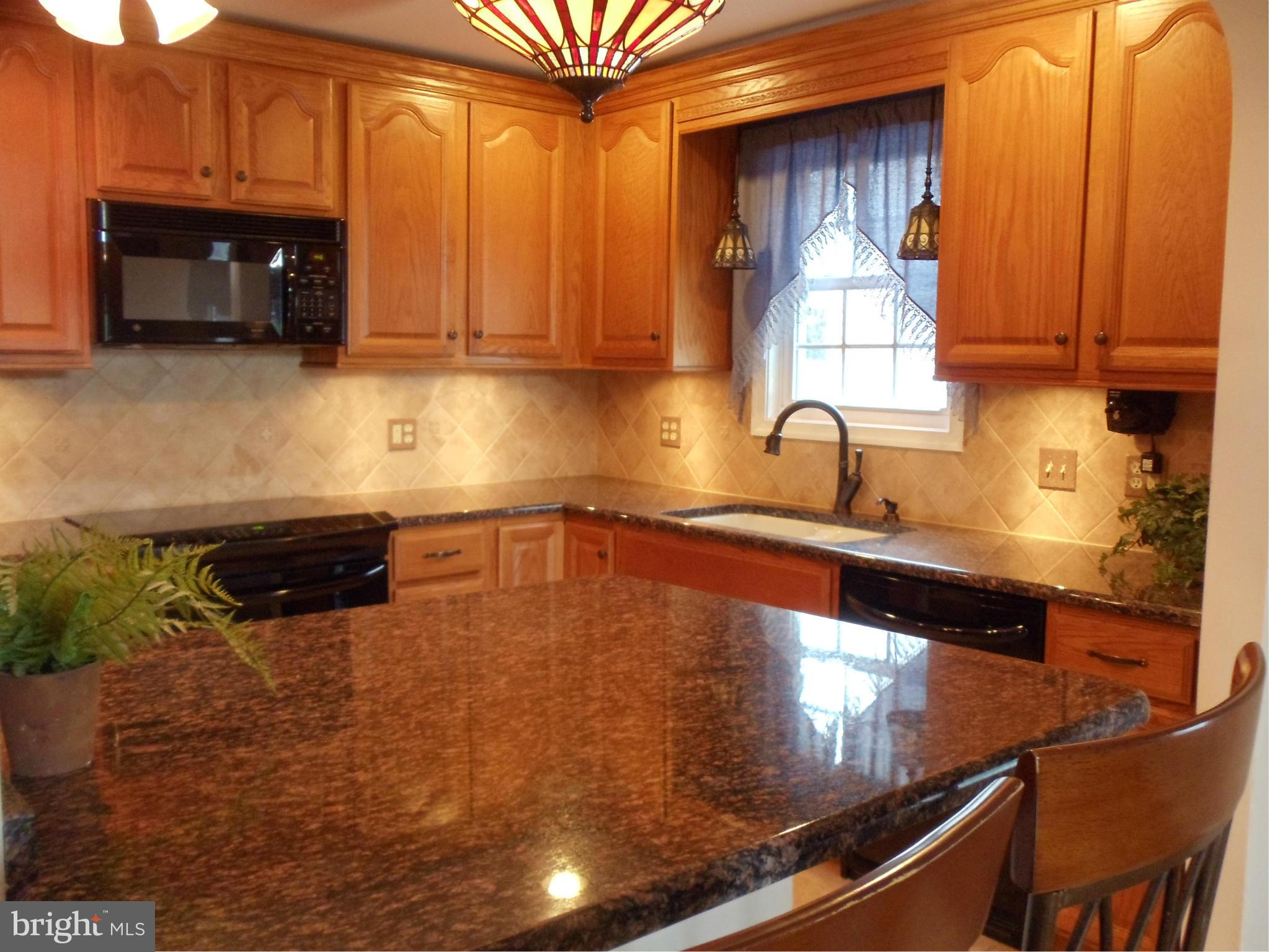 180 Chelsea Road Pasadena, MD 21122 - Photo 4 of 30 Lots of granite counter space!