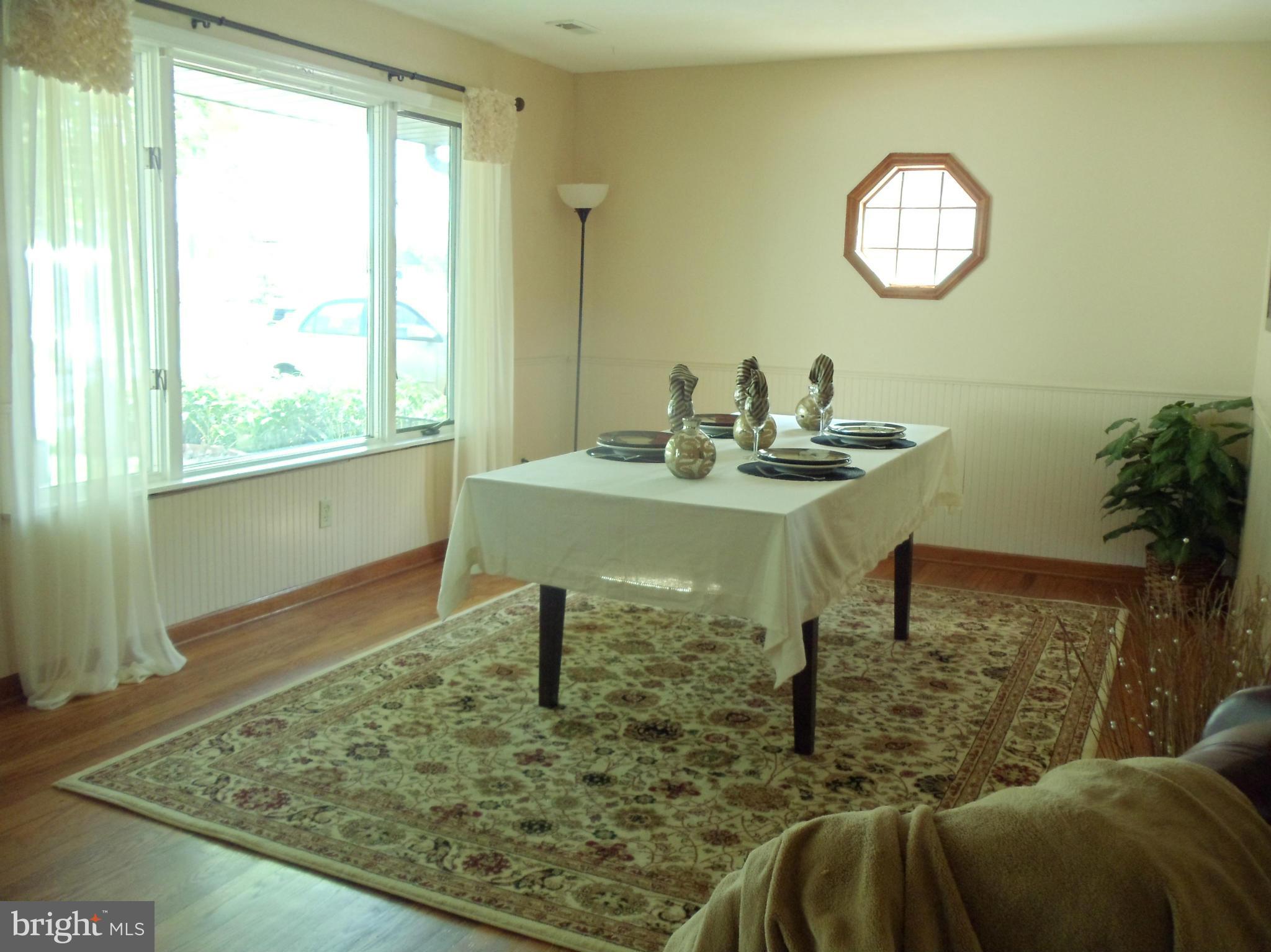 180 Chelsea Road Pasadena, MD 21122 - Photo 8 of 30 Large, bright Dining Room