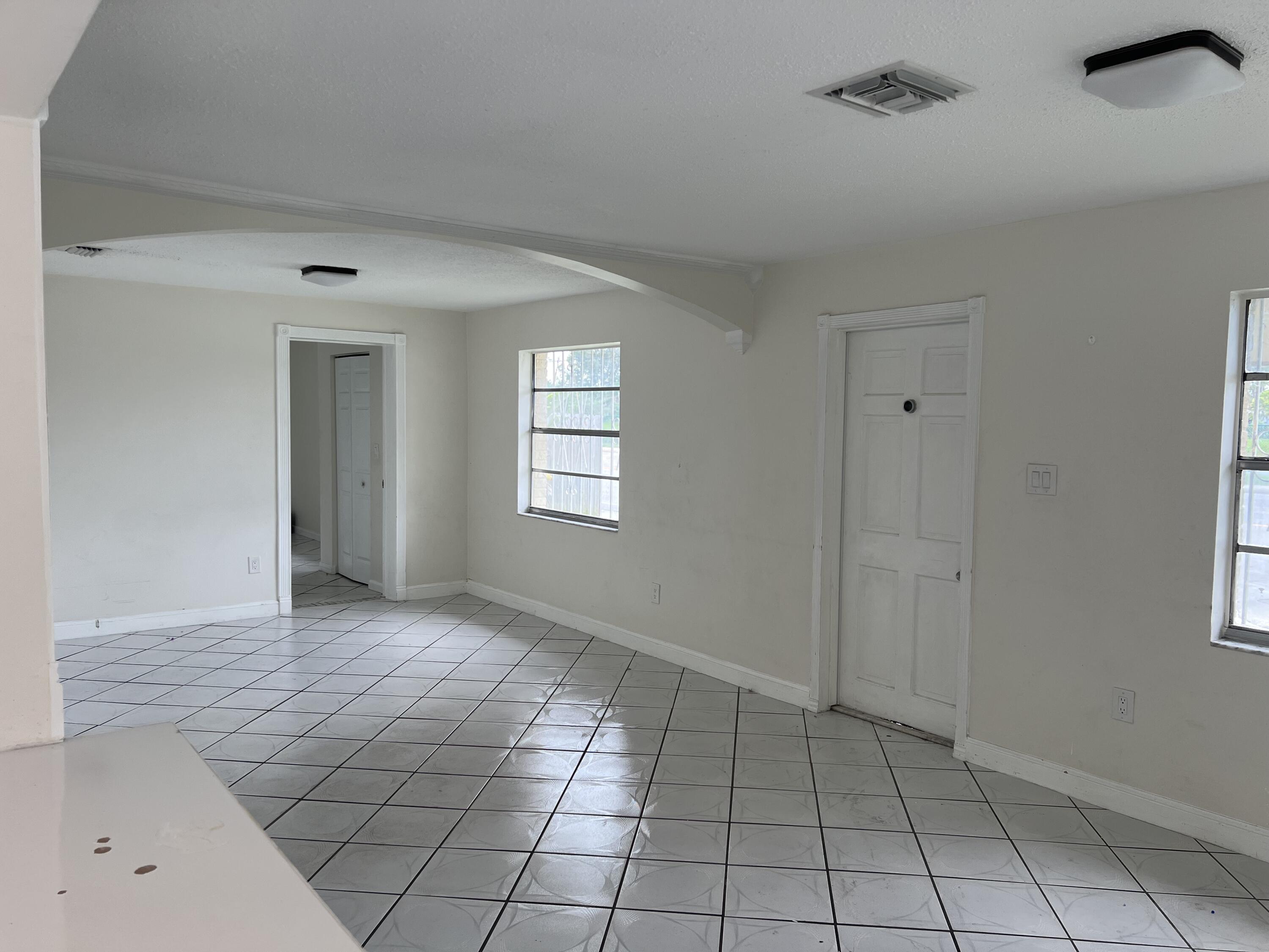 4988 Ohio Road Lake Worth, FL 33463 - Photo 3 of 14 IMG_4723