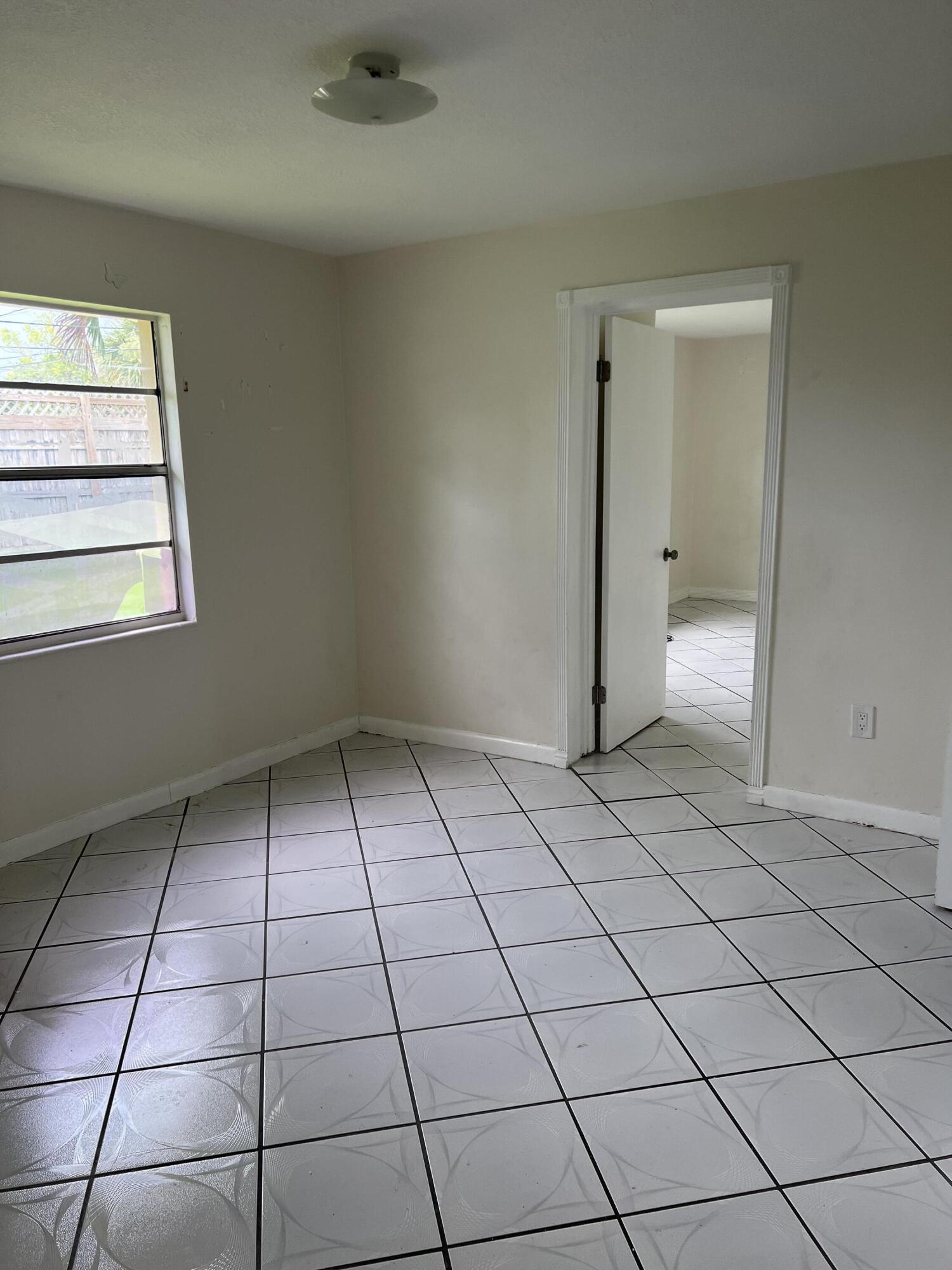 4988 Ohio Road Lake Worth, FL 33463 - Photo 5 of 14 IMG_4729