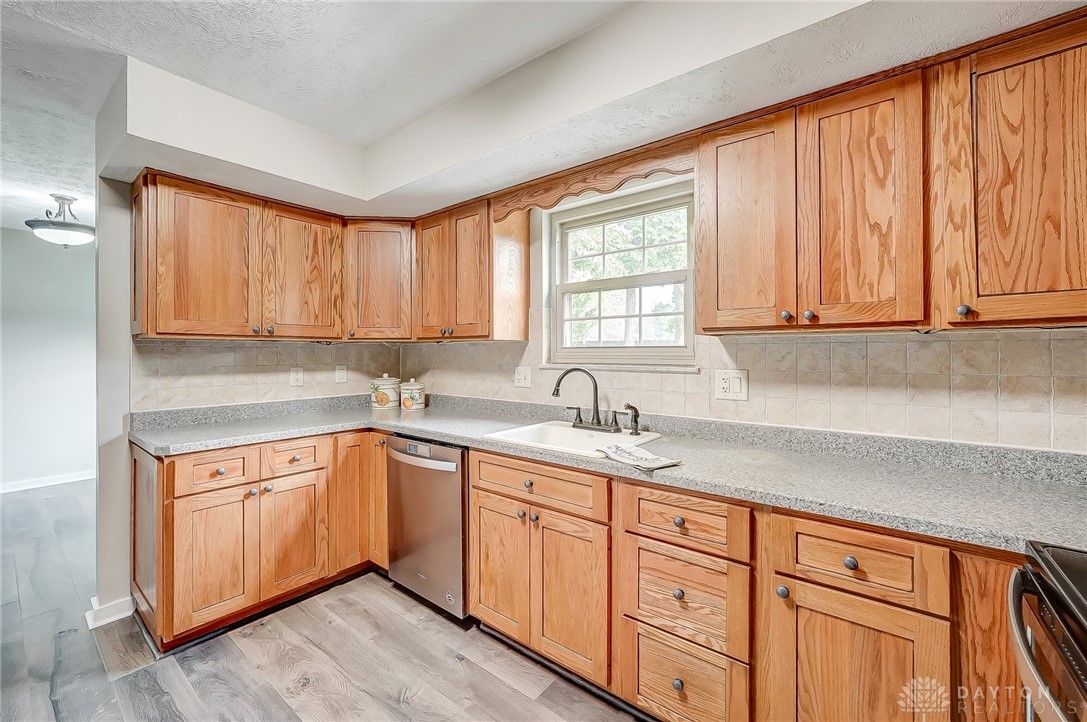 5645 Powell Road Dayton, OH 45424 - Photo 5 of 27 Gallery Image 5
