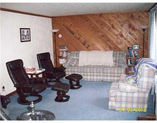1177 Cornplanter Road Cabot, PA 16023 - Photo 4 of 9 Living Room.