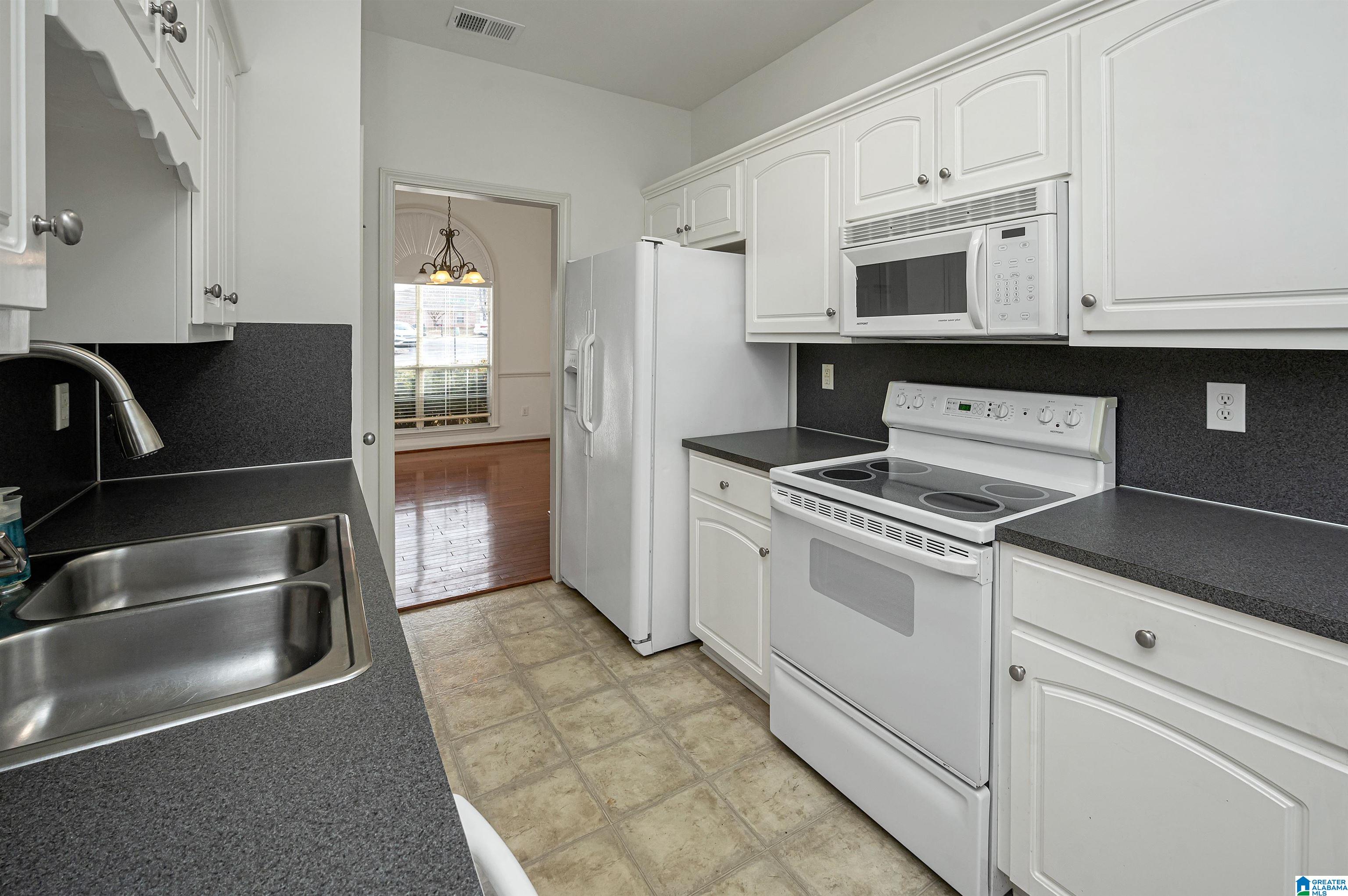801 Daventry Lane Calera, AL 35040 - Photo 10 of 37