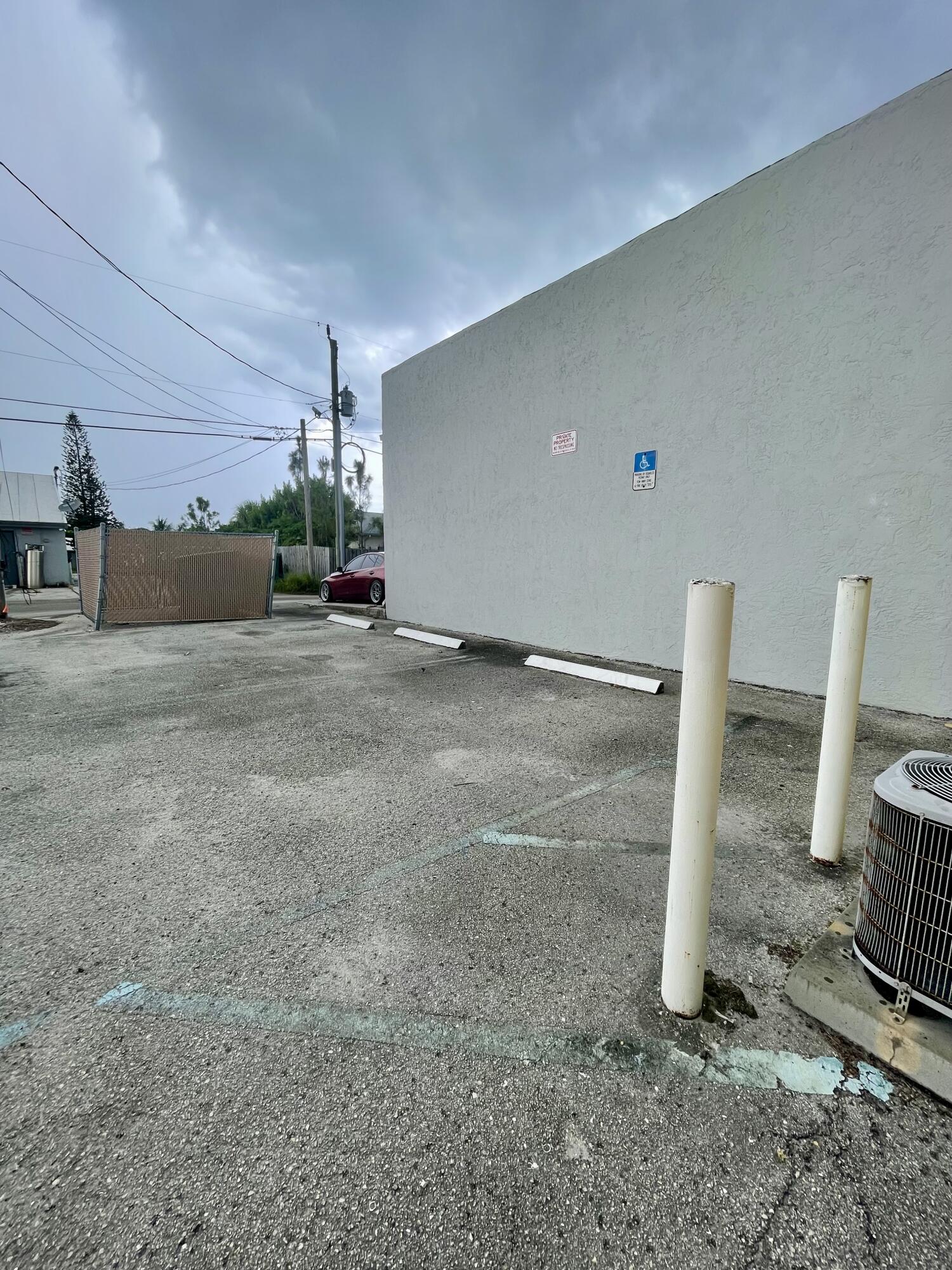 341 West Indiantown Road Jupiter, FL 33458 - Photo 8 of 9 Rear parking