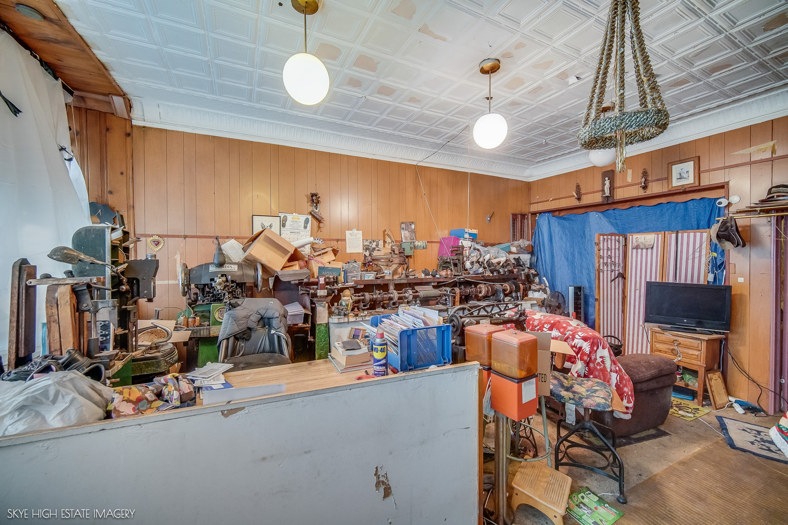2016 West 51st Street Chicago, IL 60609 - Photo 2 of 14 a view of a room with gym equipment