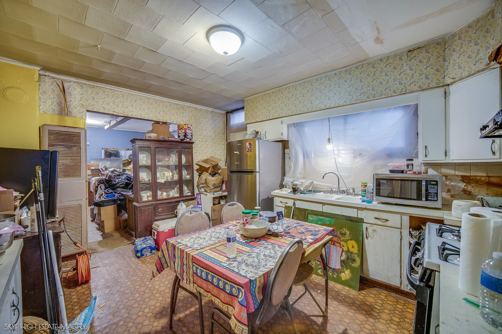 2016 West 51st Street Chicago, IL 60609 - Photo 5 of 14 a kitchen with a table and chairs in it