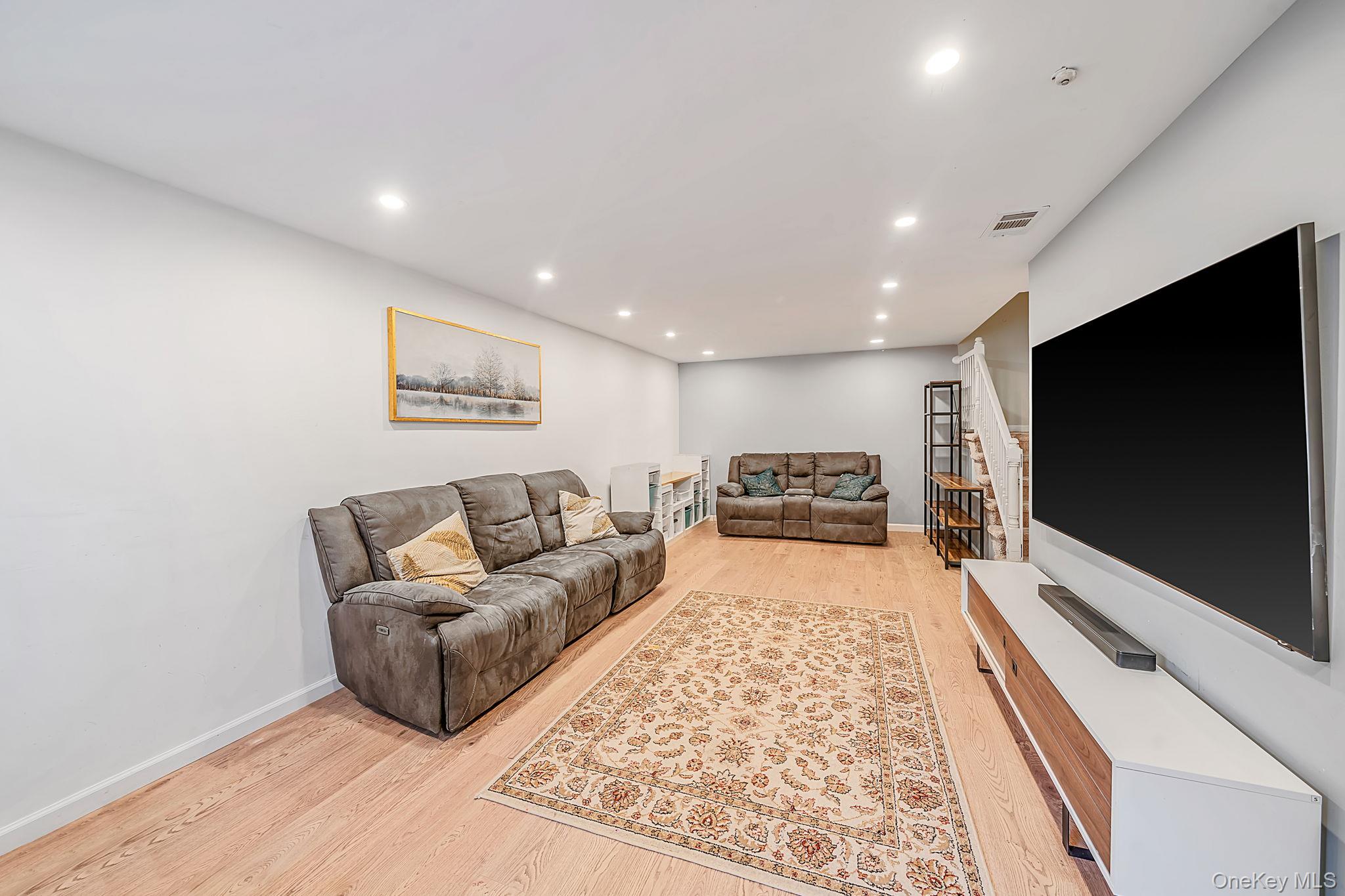 577 Blue Ridge Drive Medford, NY 11763 - Photo 6 of 36