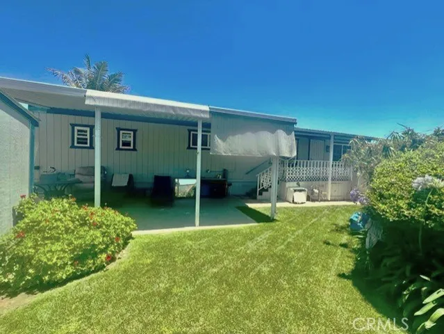 a view of a house with a backyard