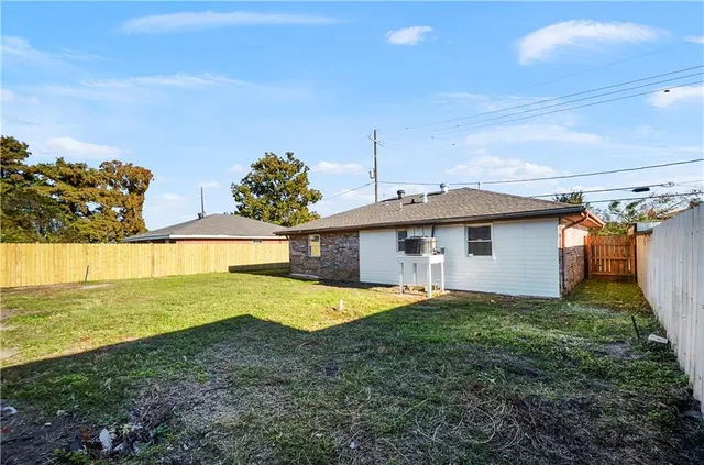 $1,400 | 2804 Guerra Drive, Violet, LA 70092