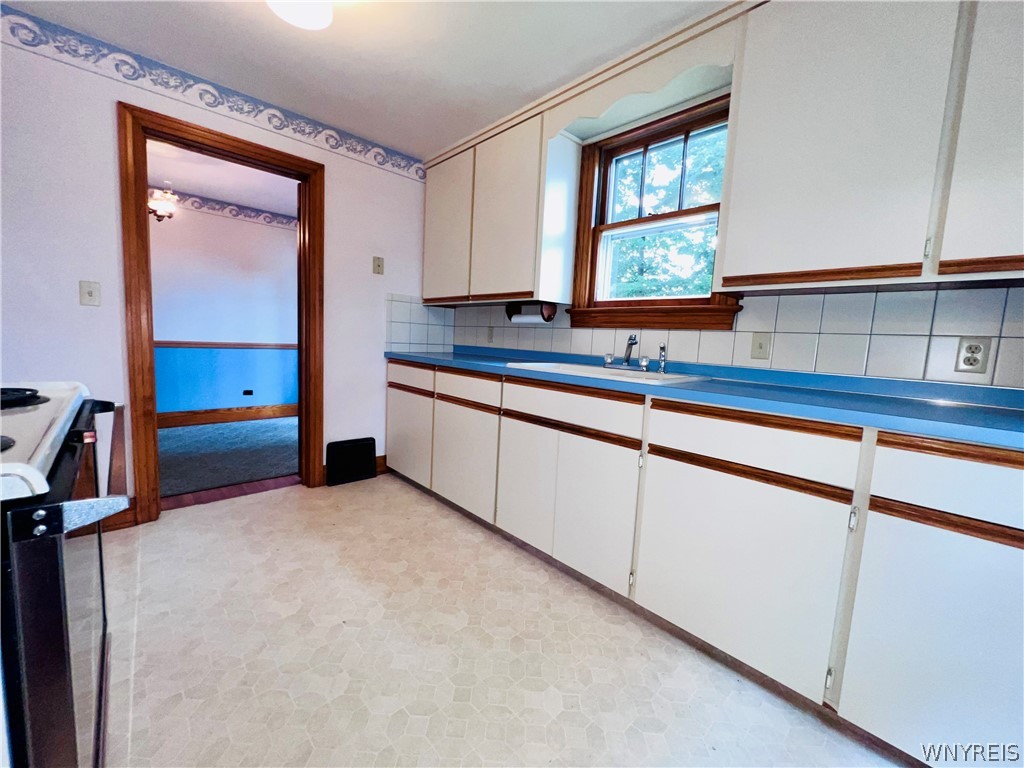3050 Belknap Road Eden, NY 14057 - Photo 7 of 39 Kitchen stove included.
