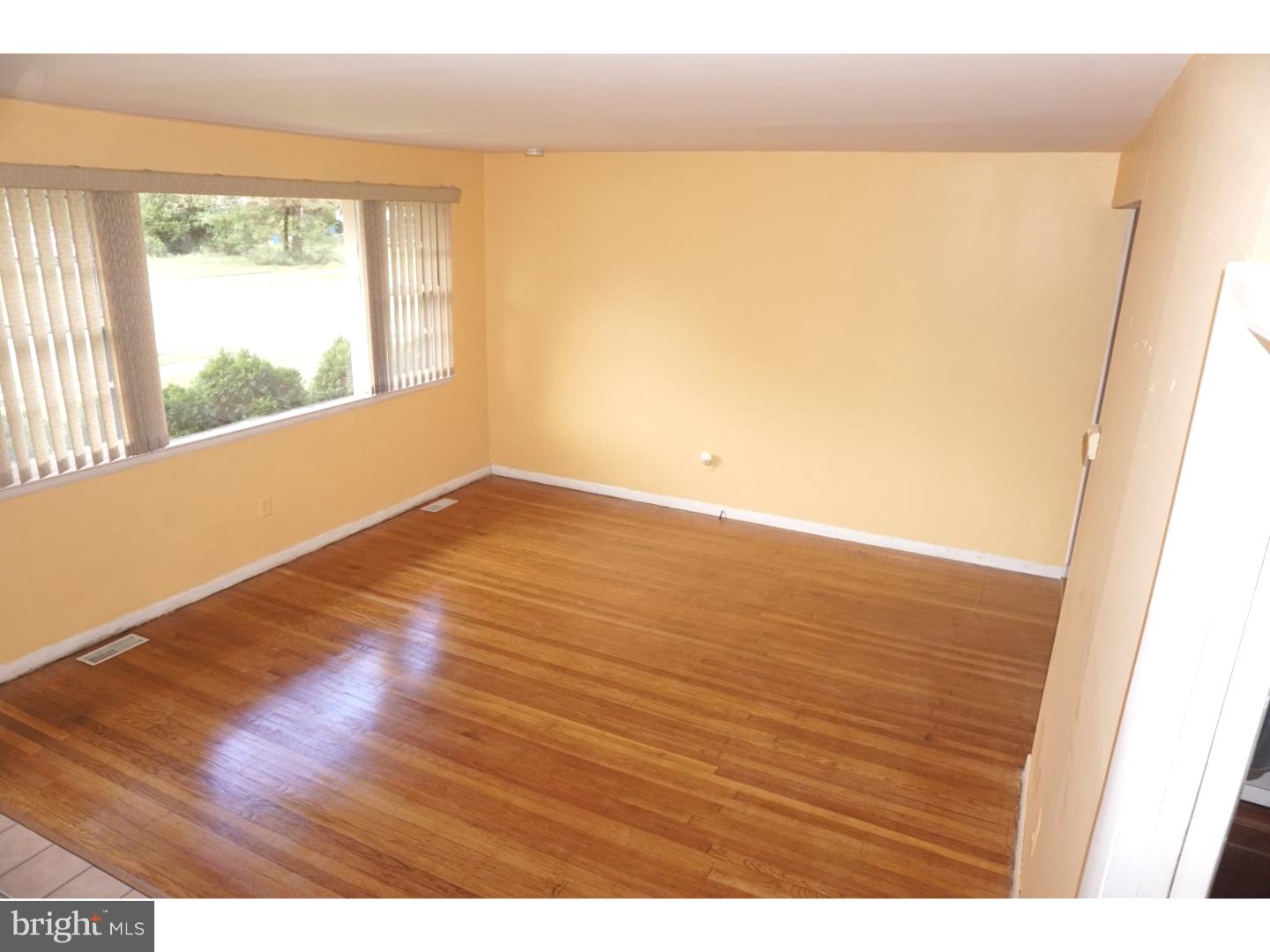 152 Ashbrook Road Cherry Hill, NJ 08034 - Photo 8 of 25 Living Room