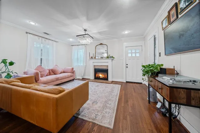 $379,900 | 1606 Lansford Avenue, Dallas, TX 75224