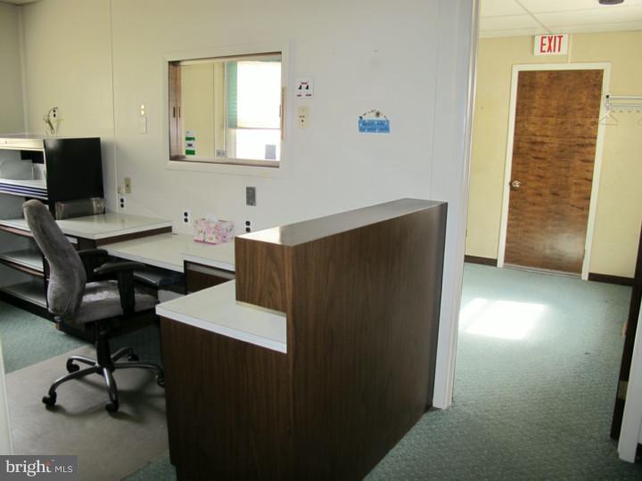 327 Parry Road Cinnaminson, NJ 08077 - Photo 8 of 8 Office / Study