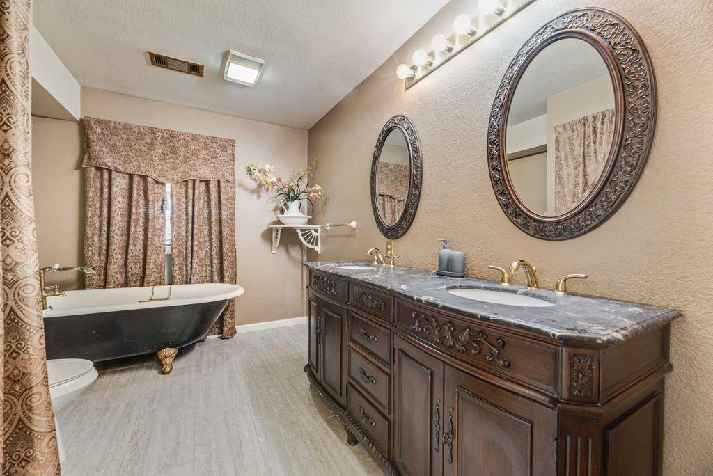 10594 Sam Reynolds Road Justin, TX 76247 - Photo 19 of 37 Gallery Image 19