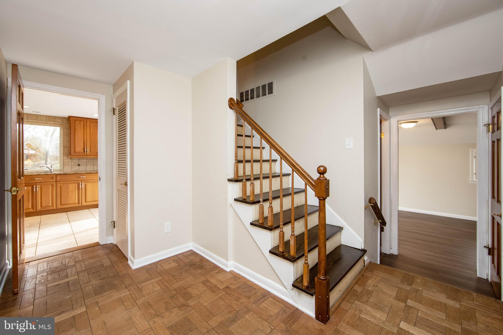 567 Tarrington Road Cherry Hill, NJ 08034 - Photo 3 of 37 Gallery Image 3