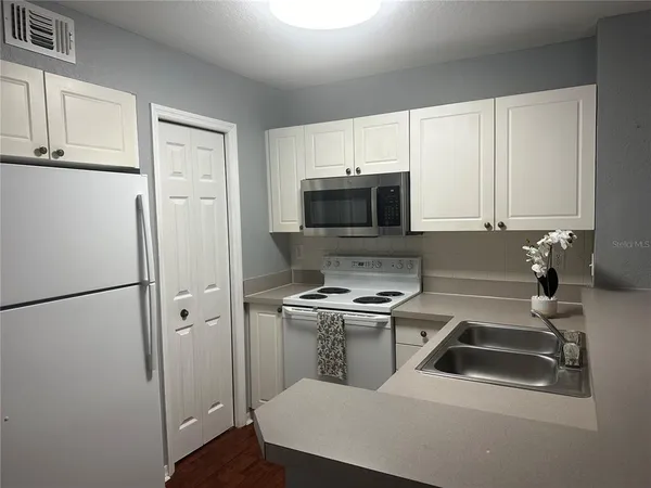 $1,800 | 18108 Peregrines Perch Place, Unit 7109, Lutz, FL 33558