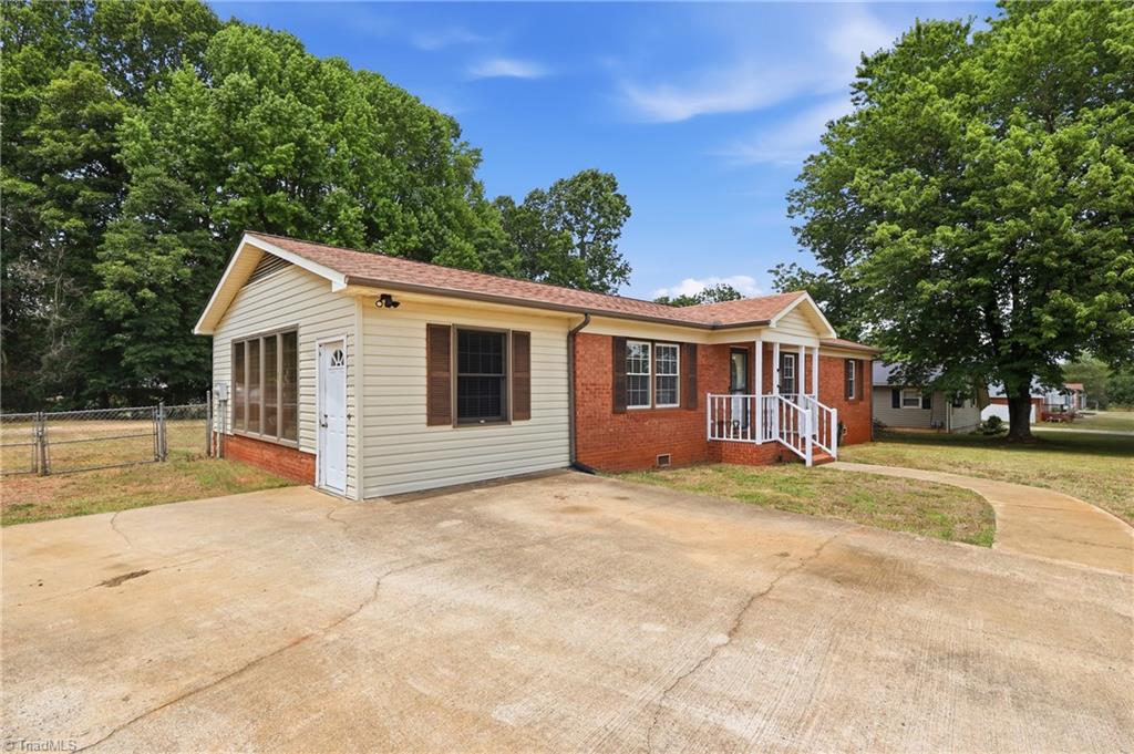 4041 Cresent Avenue Trinity, NC 27370 - Photo 1 of 21