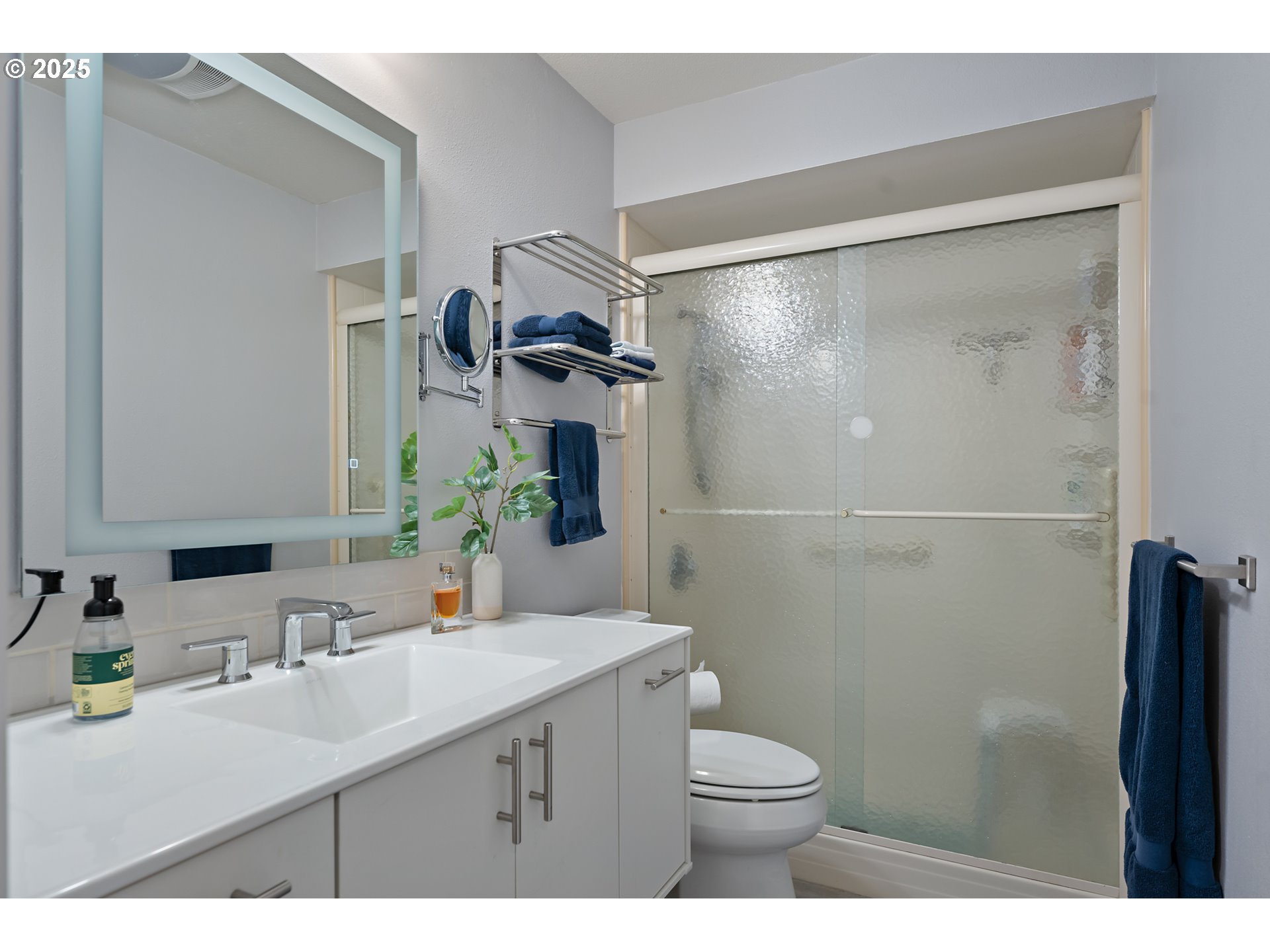 15514 Southwest 114th Court, Unit 61 Tigard, OR 97224 - Photo 20 of 35 a bathroom with a sink a toilet and shower