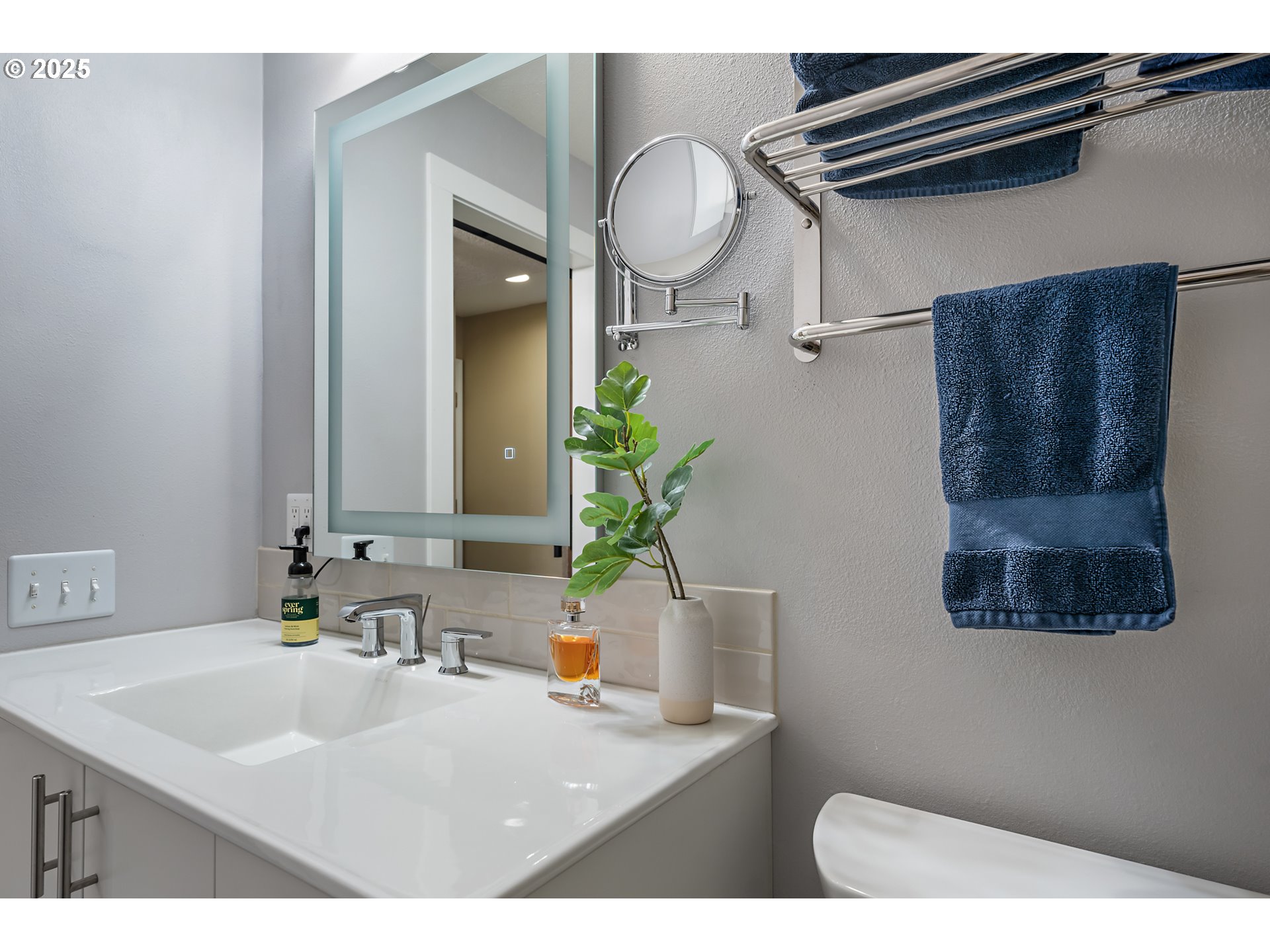 15514 Southwest 114th Court, Unit 61 Tigard, OR 97224 - Photo 21 of 35 a bathroom with a sink and a mirror