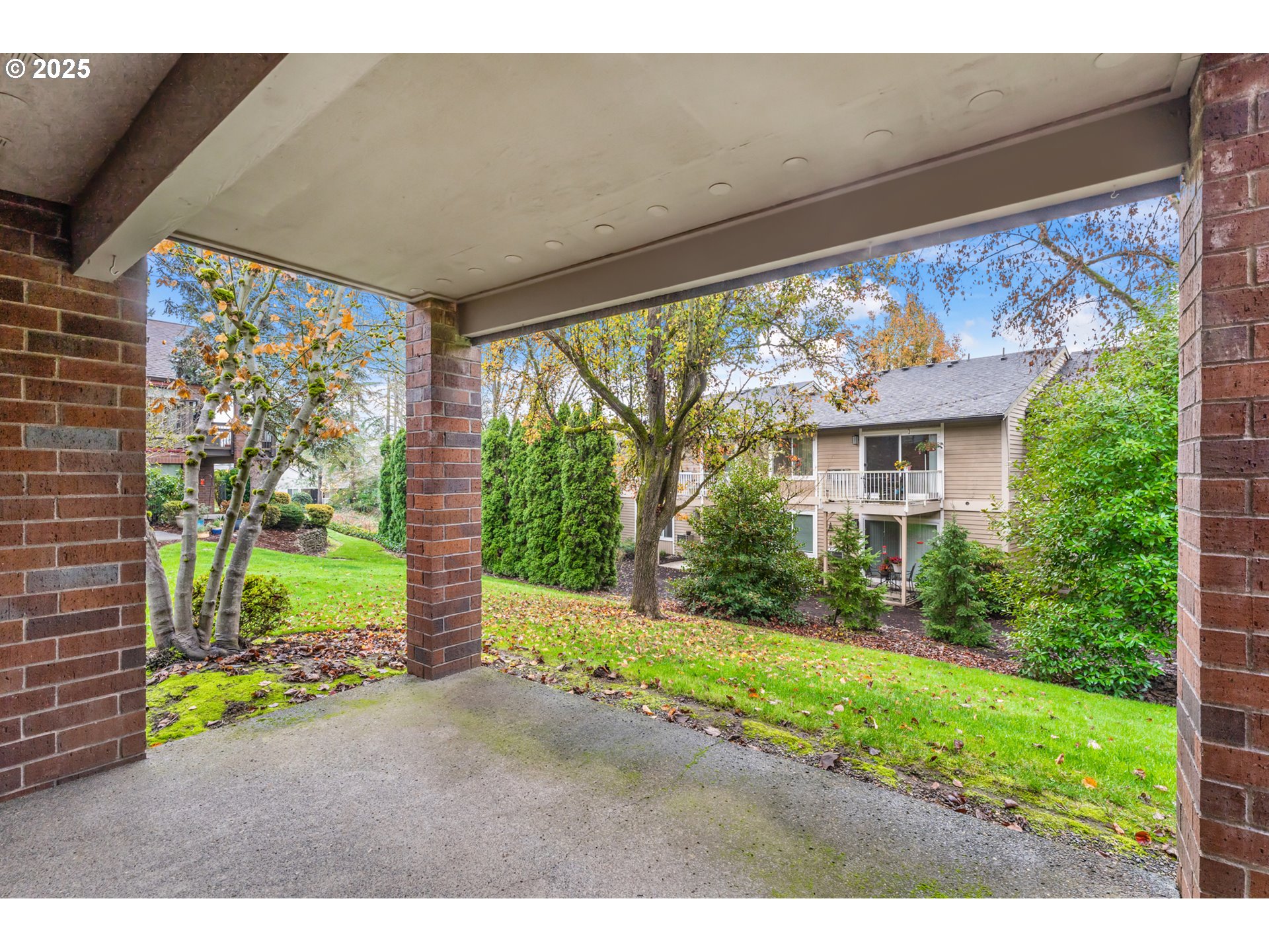 15514 Southwest 114th Court, Unit 61 Tigard, OR 97224 - Photo 27 of 35 a view of a yard with potted plants