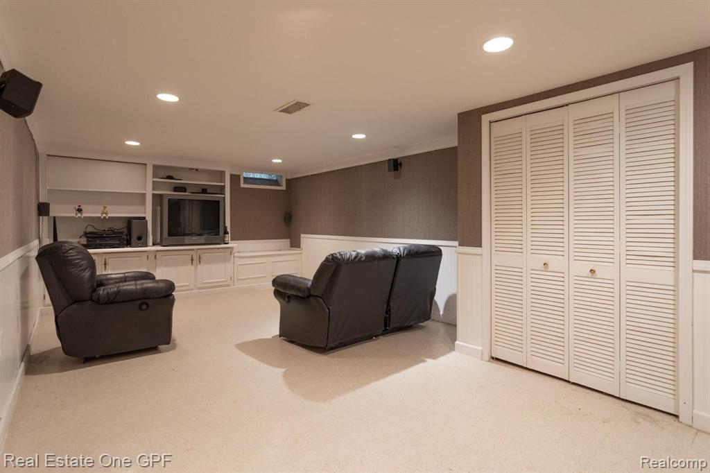 427 Moran Road Grosse Pointe Farms, MI 48236 - Photo 19 of 29