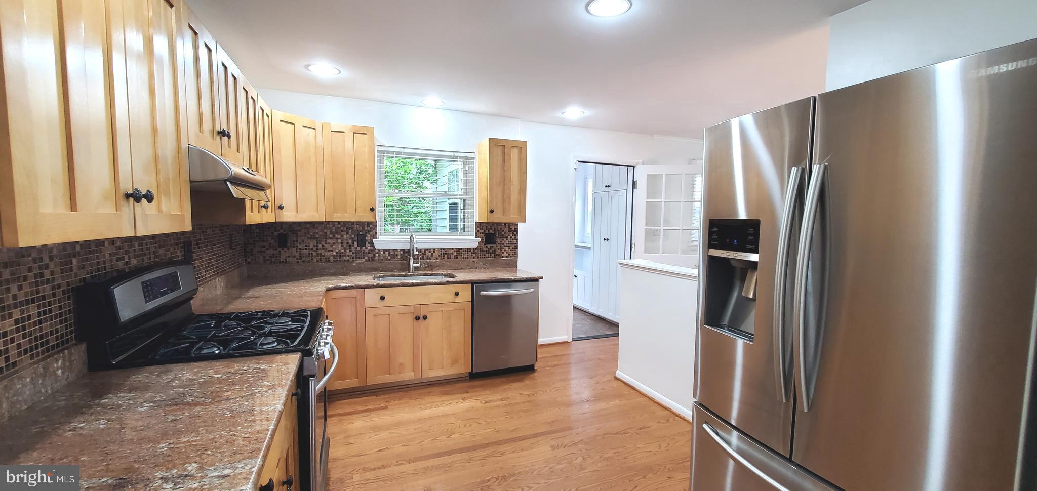 1533 Sinclair Drive McLean, VA 22101 - Photo 22 of 42 Kitchen with stainless steel appliances