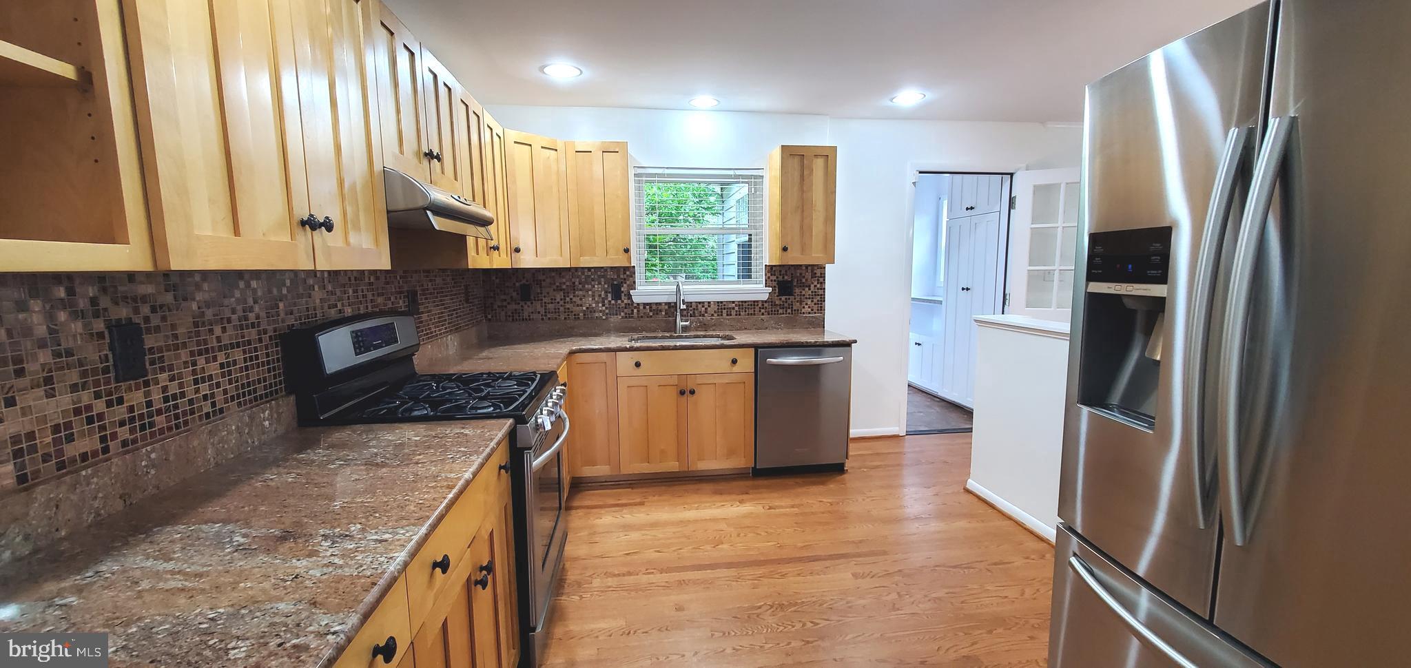 1533 Sinclair Drive McLean, VA 22101 - Photo 23 of 42 Granite countertop