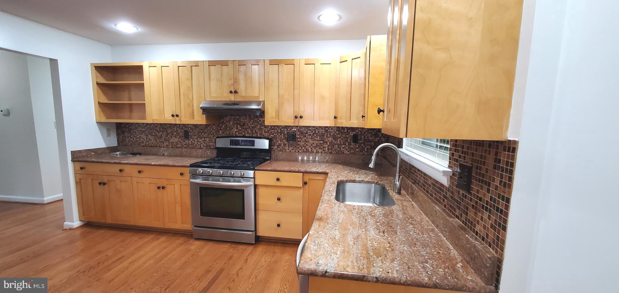 1533 Sinclair Drive McLean, VA 22101 - Photo 24 of 42 Gas stove with hood exhaust