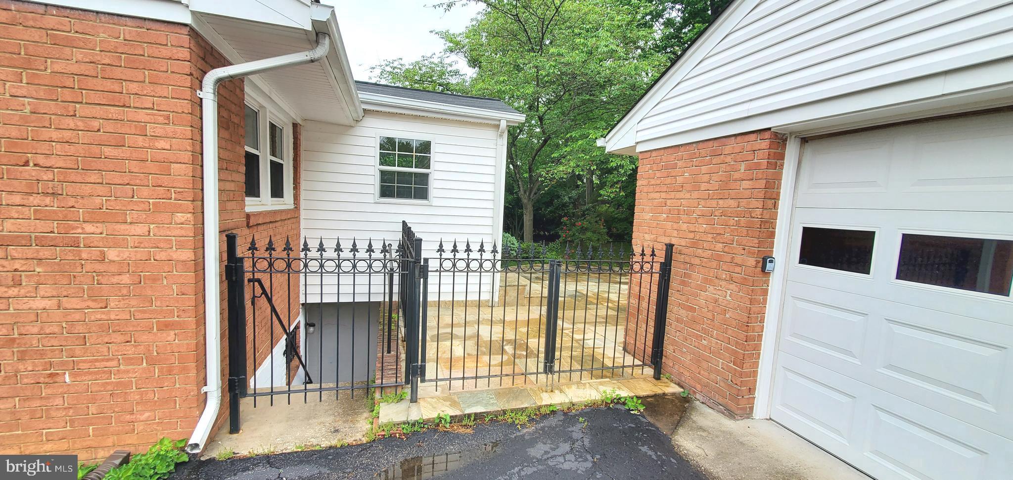 1533 Sinclair Drive McLean, VA 22101 - Photo 10 of 42 Entry to flagstone terrace in the rear