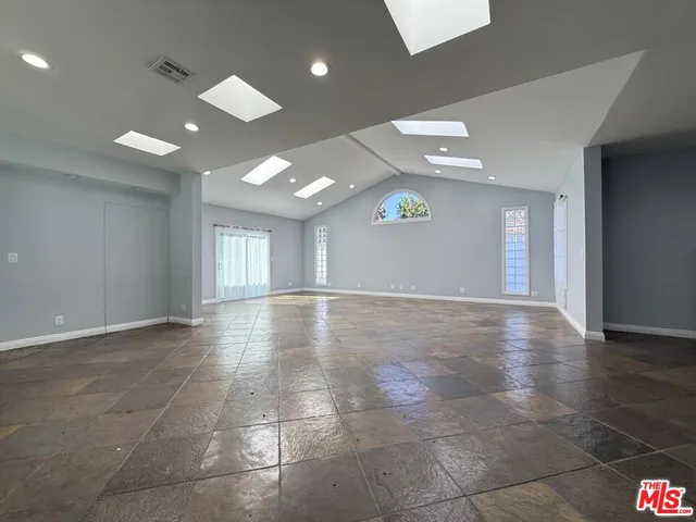 $4,300 | 15962 Gault Street, Van Nuys, CA 91406