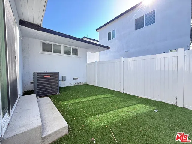 $4,300 | 15962 Gault Street, Van Nuys, CA 91406