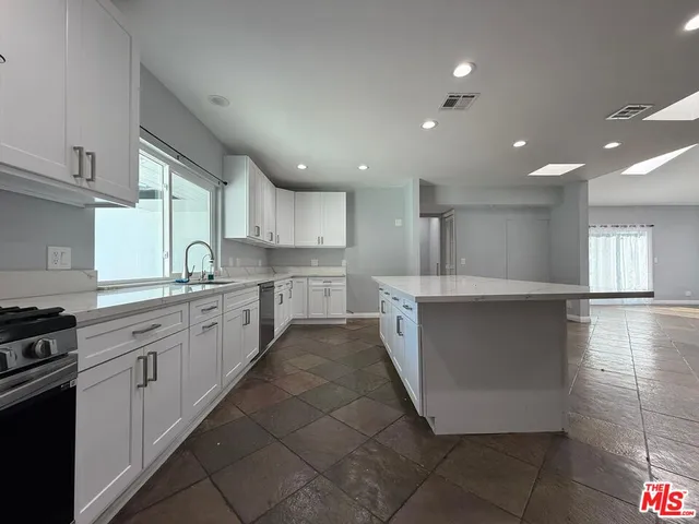 $4,300 | 15962 Gault Street, Van Nuys, CA 91406