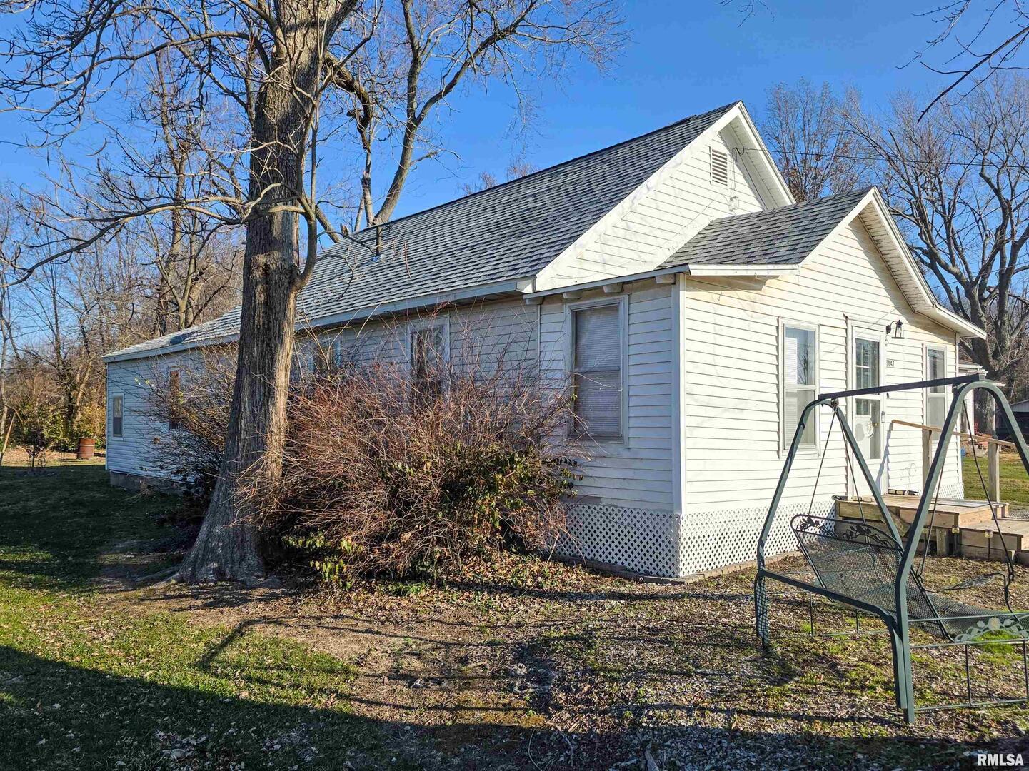 7847 Old Highway 50 Flora, IL 62839 - Photo 1 of 56