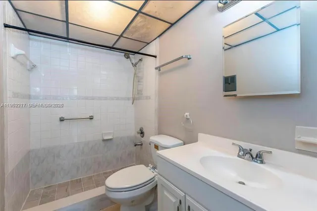 $2,300 | 9678 Fontainebleau Boulevard, Unit 308, Miami, FL 33172