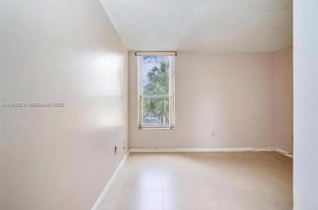 $2,300 | 9678 Fontainebleau Boulevard, Unit 308, Miami, FL 33172